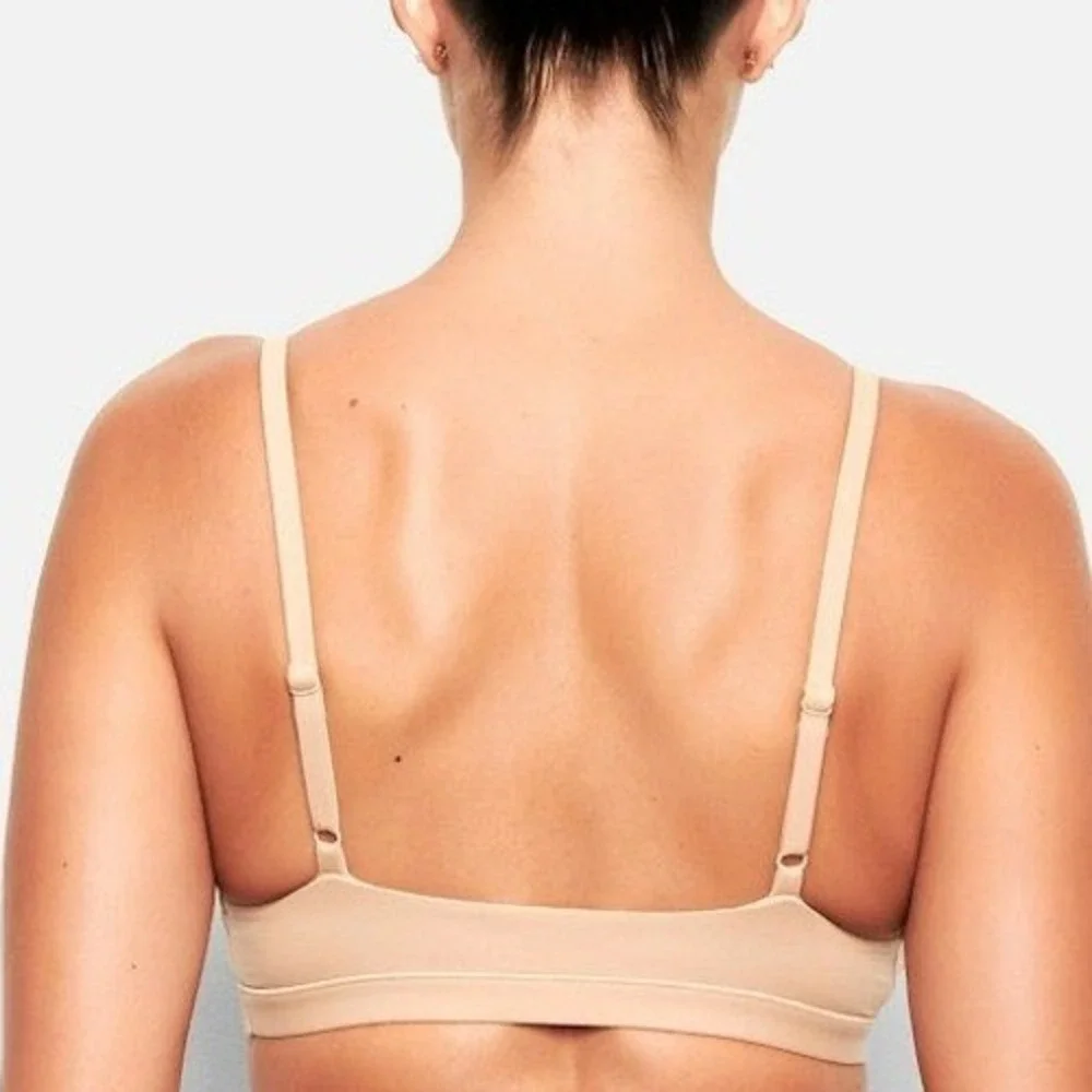 SKIMS Fits Everybody Triangle Bralette Clay Nude Tan Size Medium Wireless Bra - Picture 2 of 9